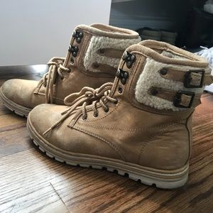 Cute Tan Timberland-looking Boots